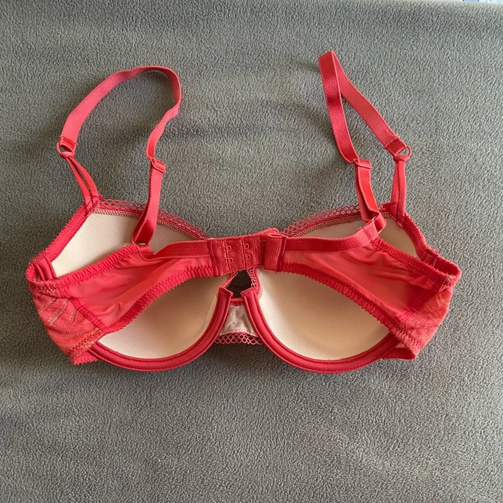 NWOT Chantelle demi, lined underwire bra in coral lace overlay 32D - Picture 2 of 5